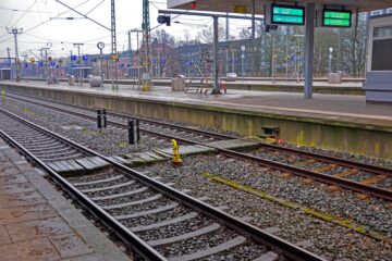 Sabine Poppe - Altona - 09.01.2025 - Bahnhof wie Flasche leer